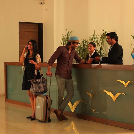 Palm Green Club Resort Jetalpur Exterior photo