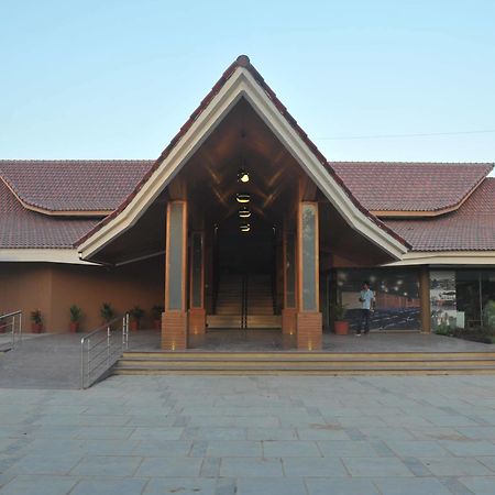 Palm Green Club Resort Jetalpur Exterior photo