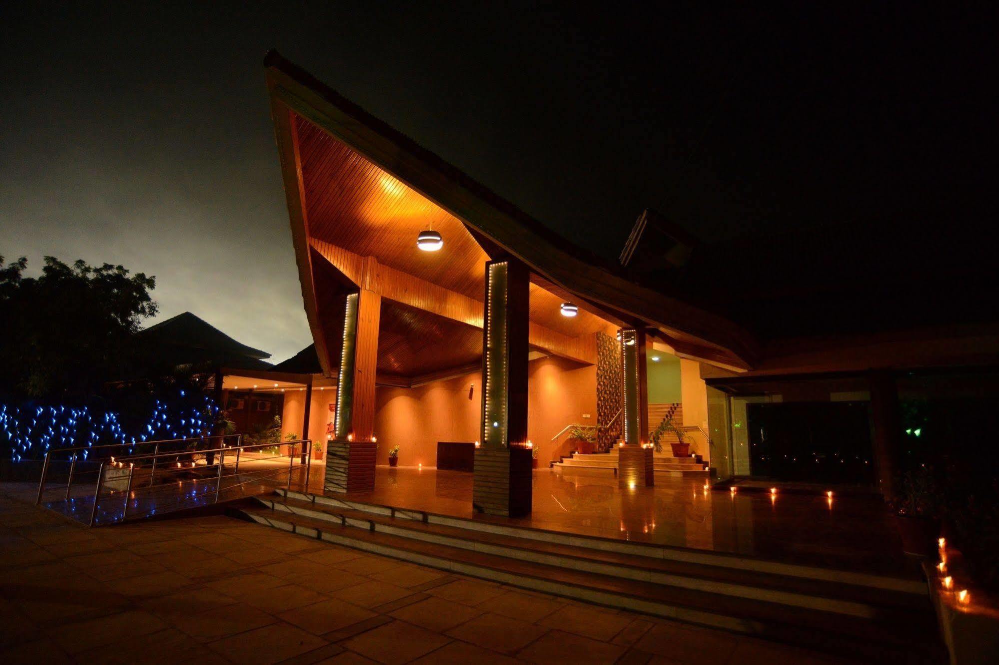 Palm Green Club Resort Jetalpur Exterior photo
