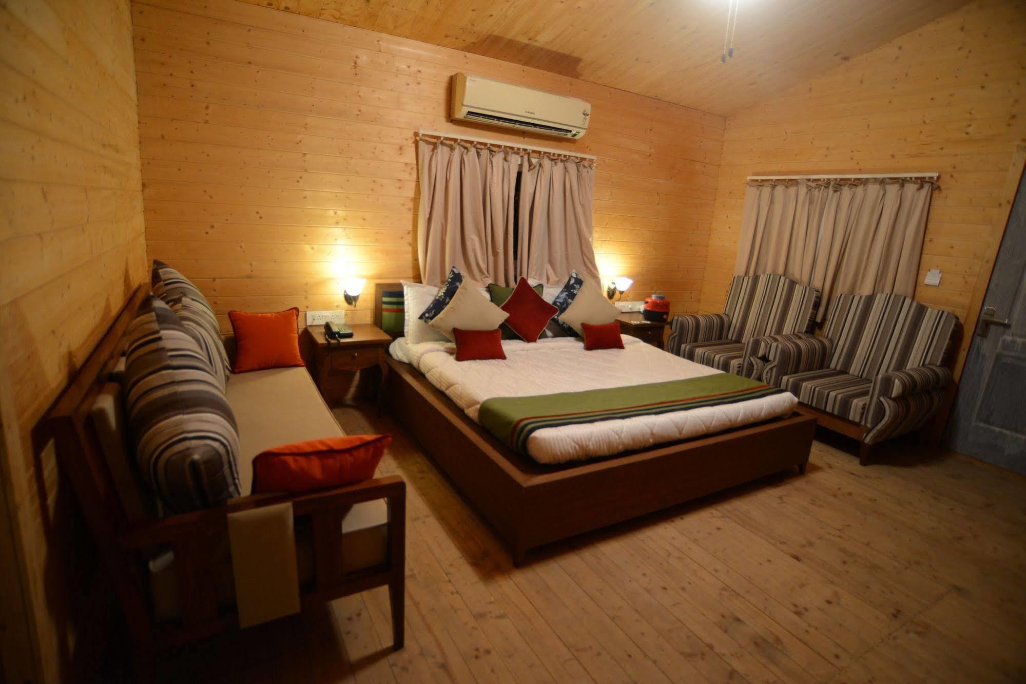 Palm Green Club Resort Jetalpur Exterior photo