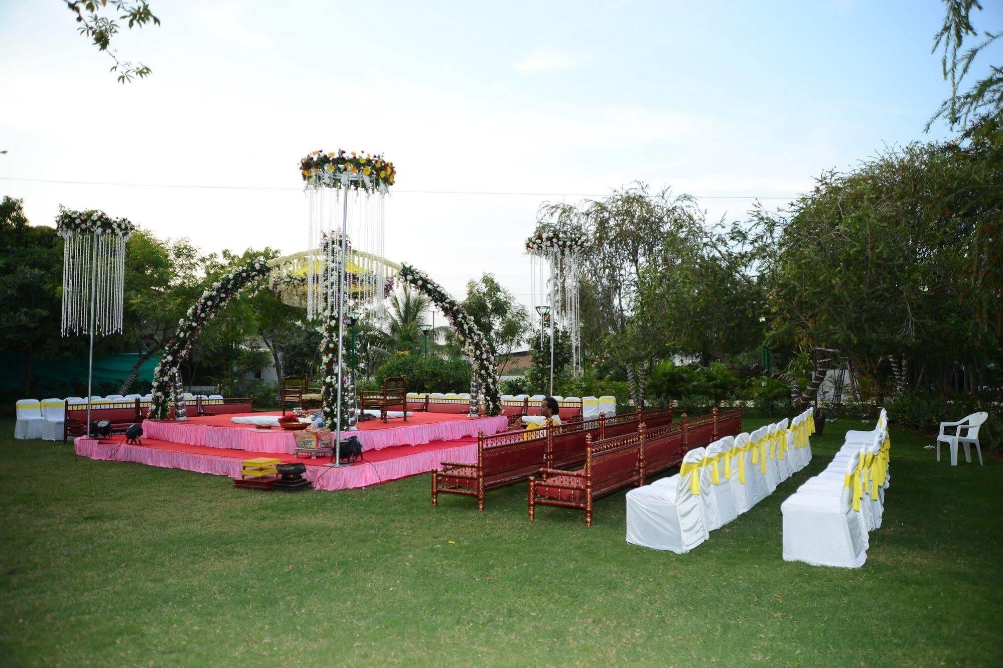 Palm Green Club Resort Jetalpur Exterior photo
