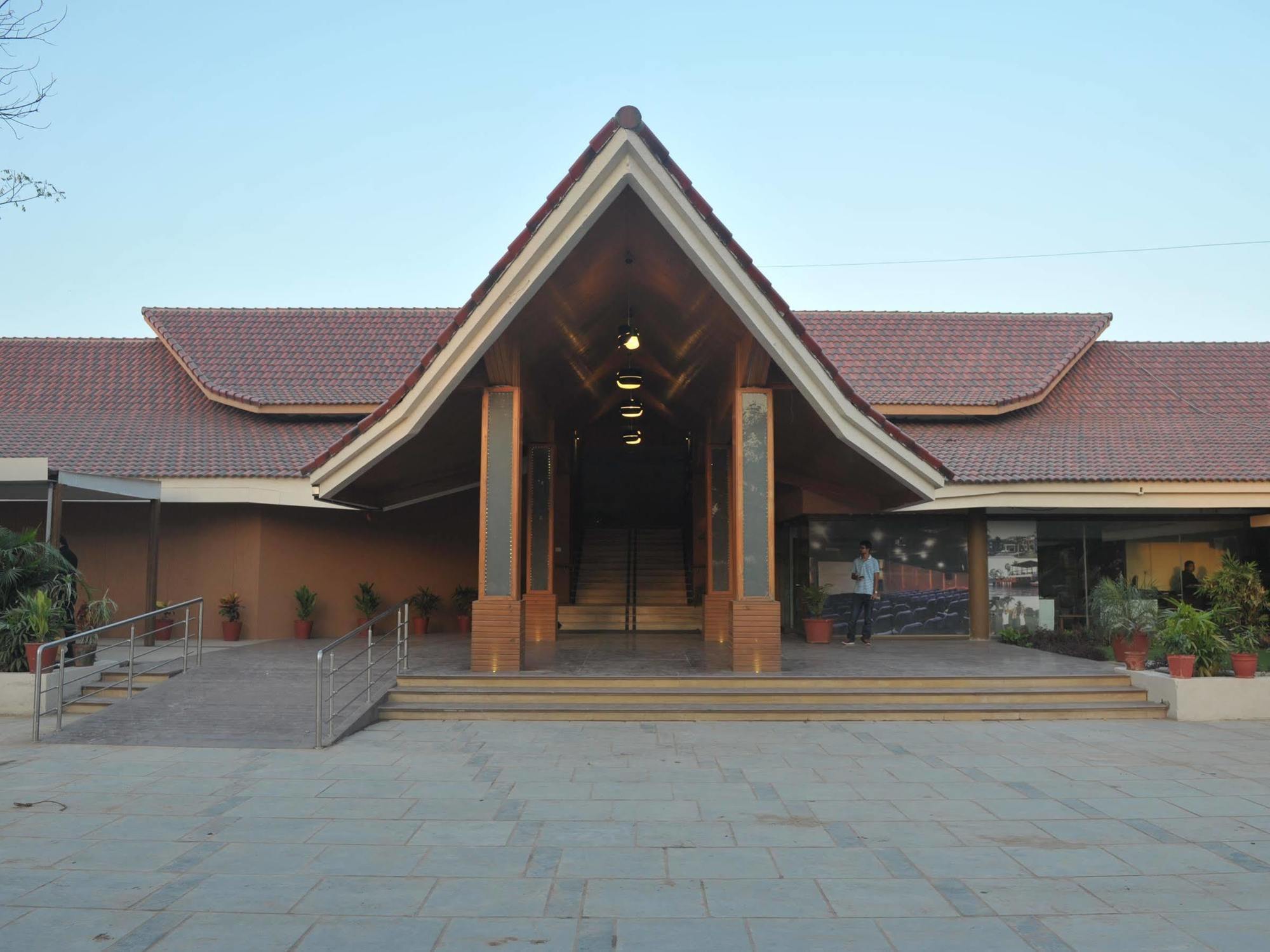 Palm Green Club Resort Jetalpur Exterior photo